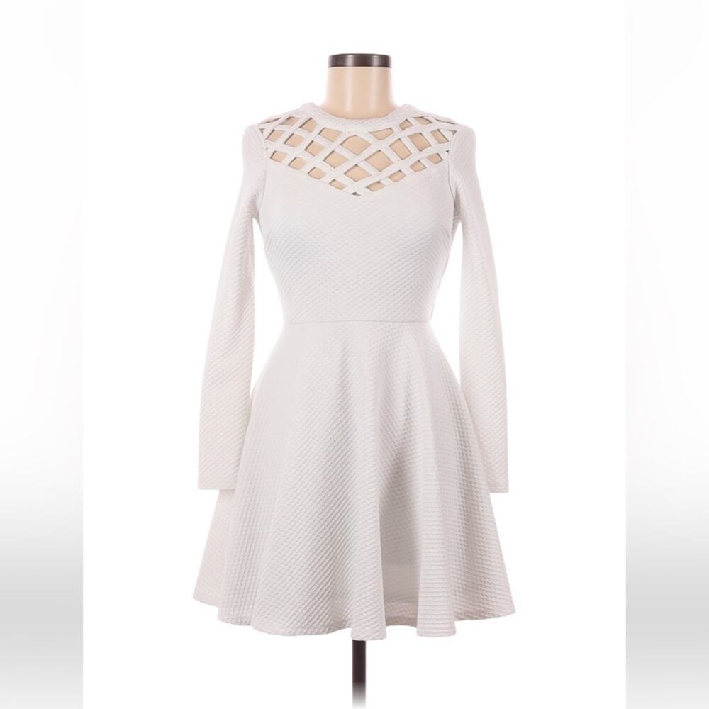 Jodi Kristopher‎ white lattice yoke long sleeved fit and flare dress, size 3